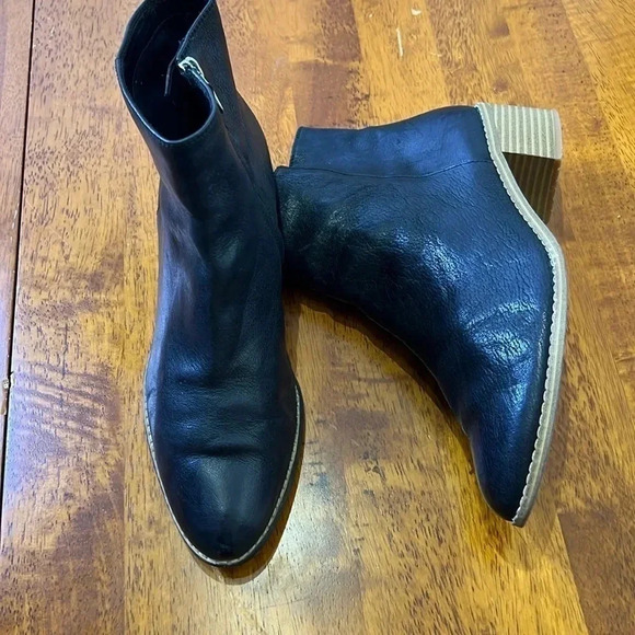 Clarks black leather ankle boots size 9 - Picture 2 of 8